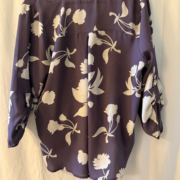 West Kei Floral V-Neck Blouse - Lavender and White - Picture 10 of 11